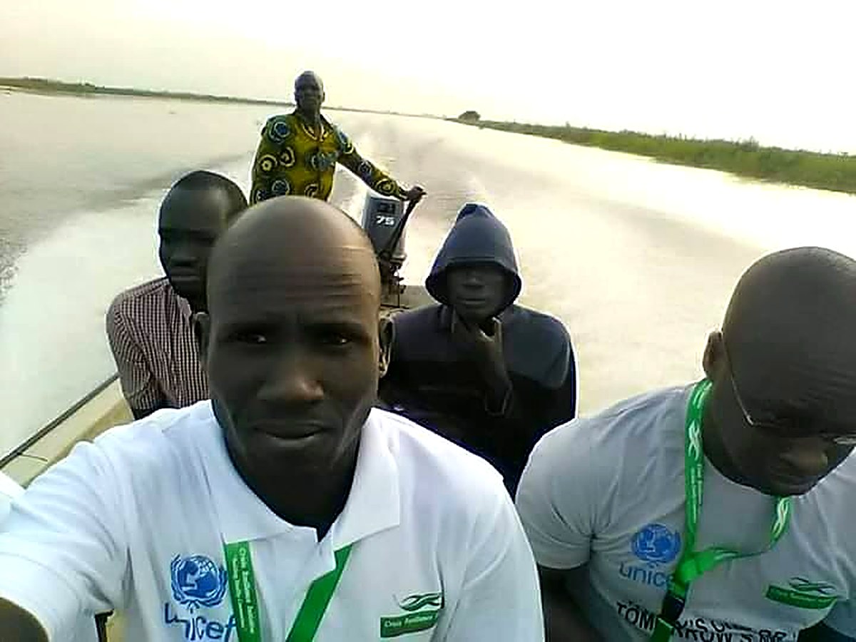 CRI staff travelling by boat to reach operational field sites in Upper Nile State